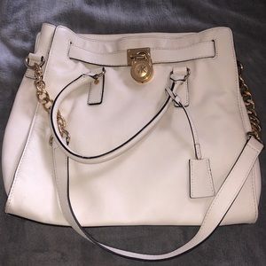 Micheal Kors purse